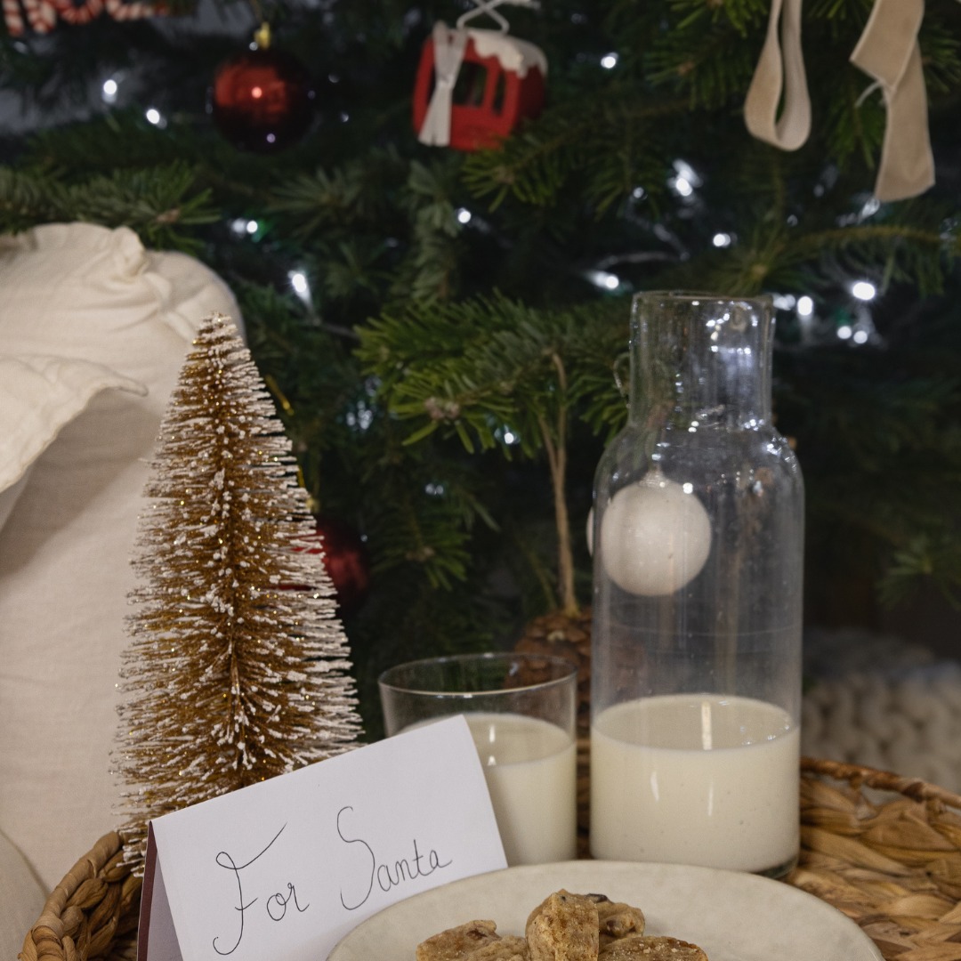 Joyeux Noël ! 🎅

Réveillez la gourmandise de la saison avec Cookies Giraudon, où chaque cookie est une déclaration d'amour sucrée. 

_____________________

🍪 Faits maison à Gémenos (13)
📍Disponibles dans plusieurs points de vente
💌 Plus d’infos sur notre site web (lien dans notre bio)

#CookiesGiraudon #CookiesDeNoël #GourmandisesFestives #DélicesDeNoël# #CookiesFaitsMaison #CookiesArtisanaux #FaitAvecAmour #Gémenos #RecetteAuthentique #Gourmands  #CuisineArtisanale #marseille #MadeInFrance #CookiesAddict