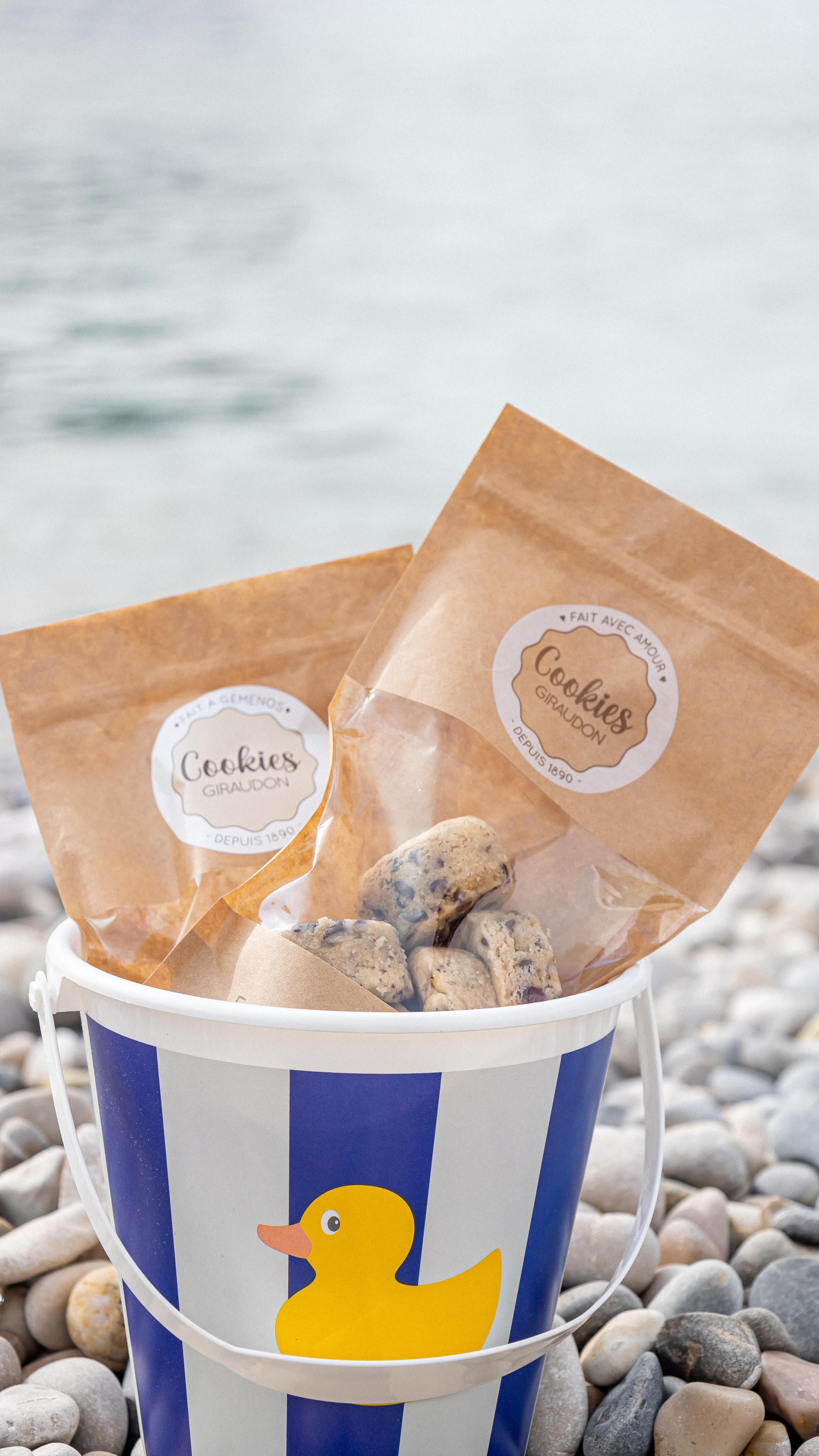 Vacances mode ON : Serviette ✓ Crème solaire ✓ Cookies Giraudon ✓
 L’essentiel est là ! 🏖️

🍪 Faits maison à Gémenos (13)
📍Disponibles dans plusieurs points de vente
💌 Plus d’infos sur notre site web (lien dans notre bio)

#CookiesGiraudon #Bonheur #CookiesAvecAmour #GourmandiseAuthentique #homemadewithlove #CookiesArtisanaux #FaitAvecAmour #Gémenos #CuisineArtisanale #marseille #MadeInFrance