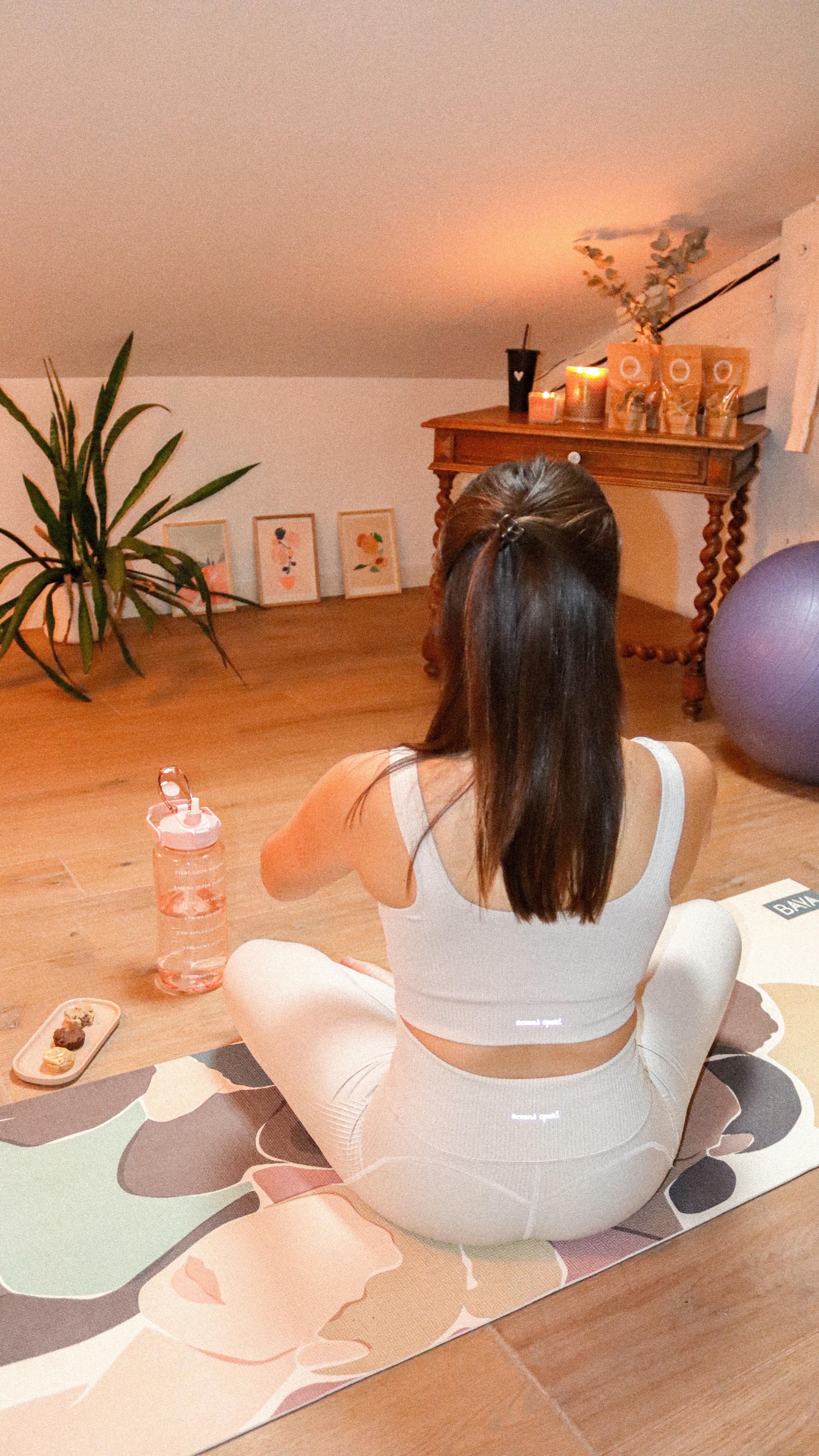 Après l’effort, le réconfort ! 🧘‍♀️

Rien de mieux qu’un moment de douceur après une bonne séance de yoga pour recharger les batteries. 

Qui d’autre adore combiner bien-être et gourmandise ?🤎

🍪 Faits maison à Gémenos (13)
📍Disponibles dans plusieurs points de vente
💌 Plus d’infos sur notre site web (lien dans notre bio)

#CookiesGiraudon #food #CookiesAvecAmour #homemadewithlove #FaitAvecAmour #Gémenos #CuisineArtisanale #marseille #MadeInFrance 
#CookiesAddict # #Gourmandise #Yoga #Sport