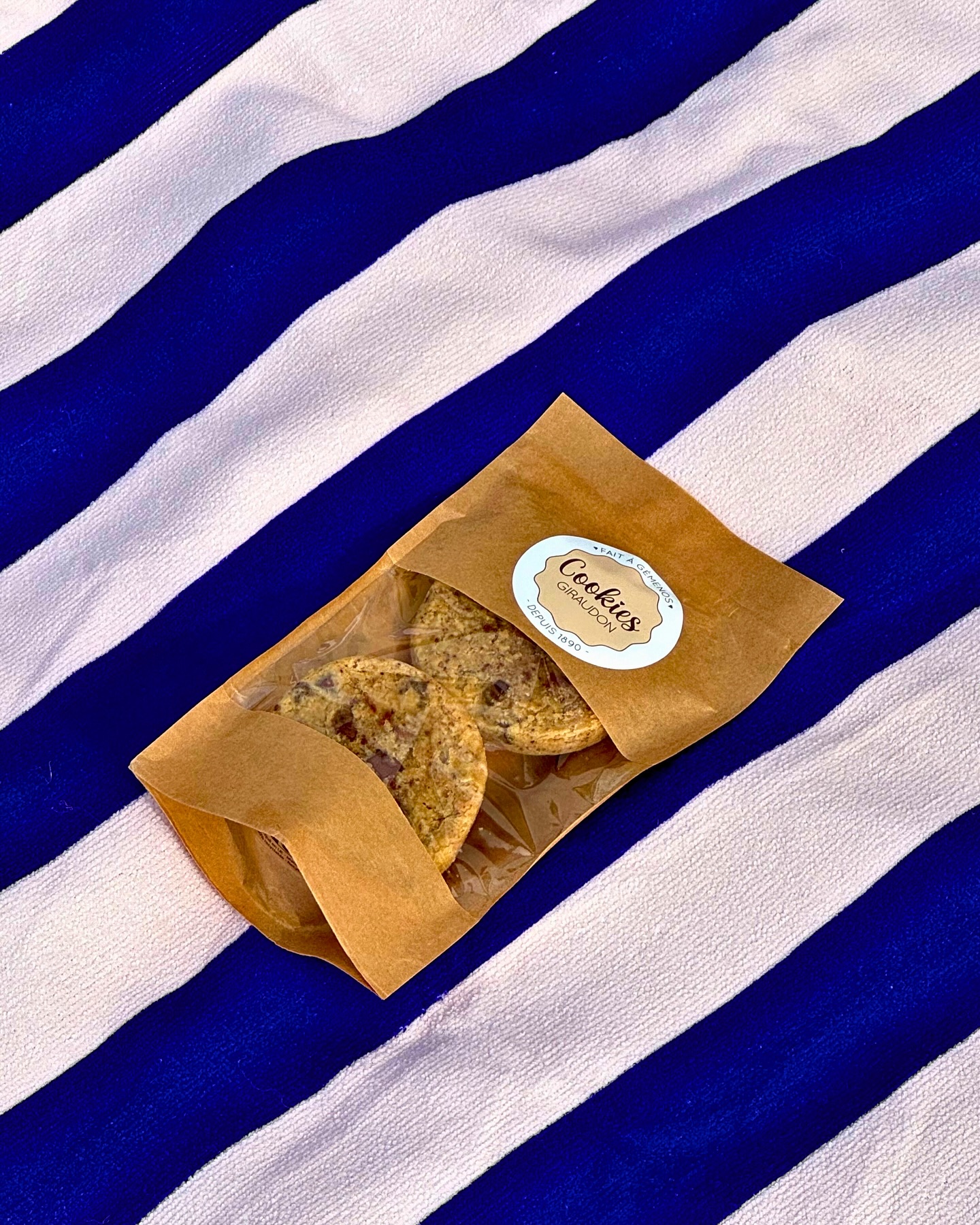 Le secret d’un bronzage parfait ? Alterner exposition au soleil et dégustation de nos Cookies Giraudon ! 🌞

🍪 Faits maison à Gémenos (13)
📍Disponibles dans plusieurs points de vente
💌 Plus d’infos sur notre site web (lien dans notre bio)

#CookiesGiraudon #Bonheur #CookiesAvecAmour #GourmandiseAuthentique #homemadewithlove #CookiesArtisanaux #FaitAvecAmour #Gémenos #CuisineArtisanale #marseille #MadeInFrance