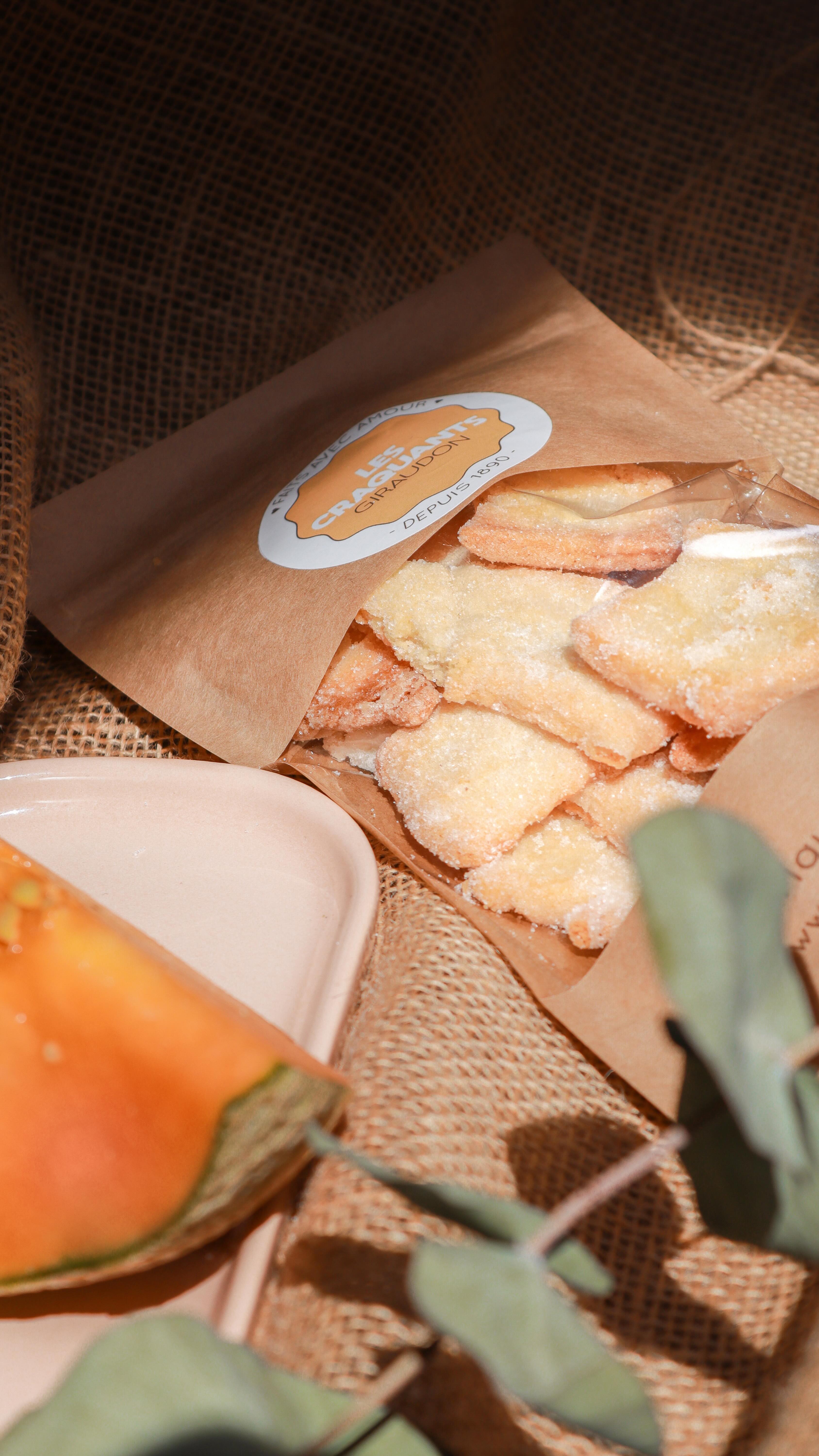 Cookies, soleil et chant des cigales... la recette parfaite pour une journée d’été. ☀️

🍪 Faits maison à Gémenos (13)
📍Disponibles dans plusieurs points de vente
💌 Plus d’infos sur notre site web (lien dans notre bio)

#CookiesGiraudon #Bonheur #CookiesAvecAmour #GourmandiseAuthentique #homemadewithlove #CookiesArtisanaux #FaitAvecAmour #Gémenos #CuisineArtisanale #marseille #MadeInFrance